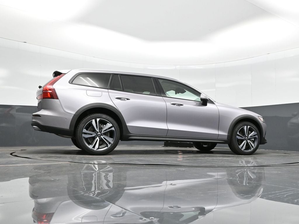2026 Volvo V60 Cross Country B5 Plus