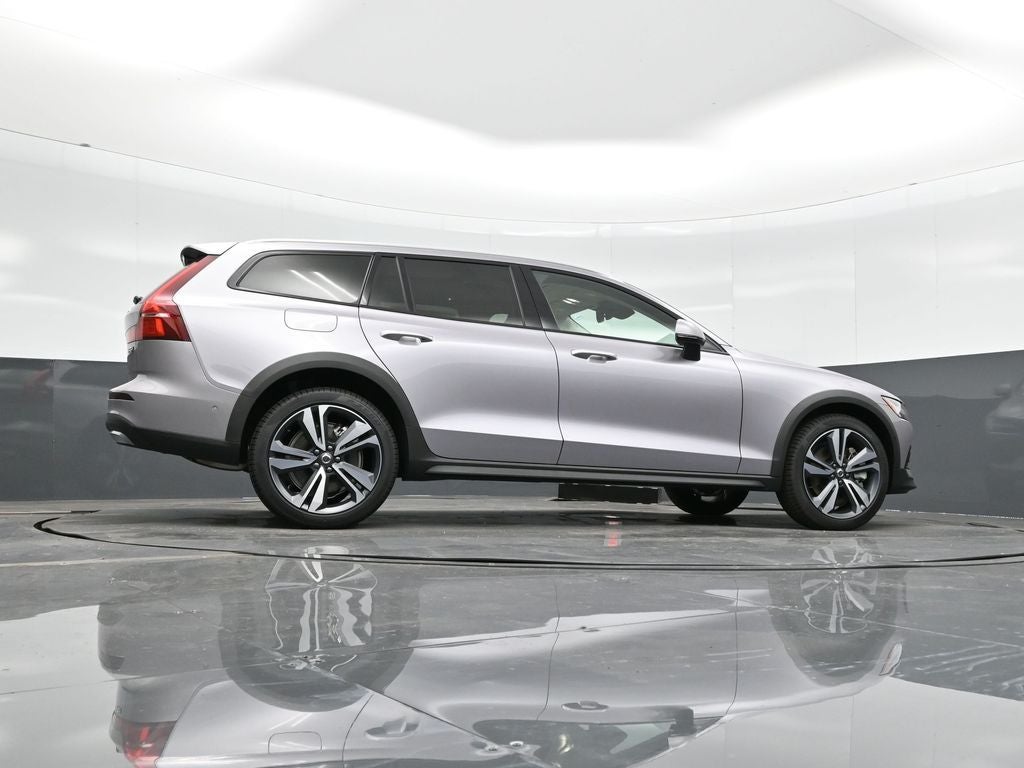 2026 Volvo V60 Cross Country B5 Plus