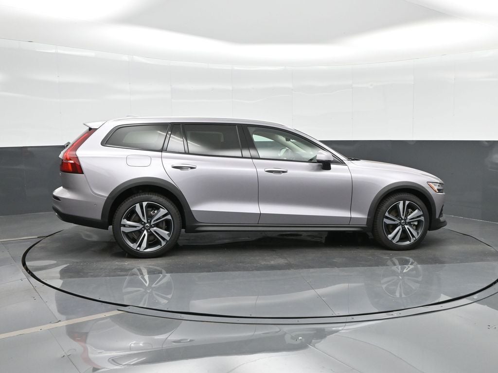 2026 Volvo V60 Cross Country B5 Plus