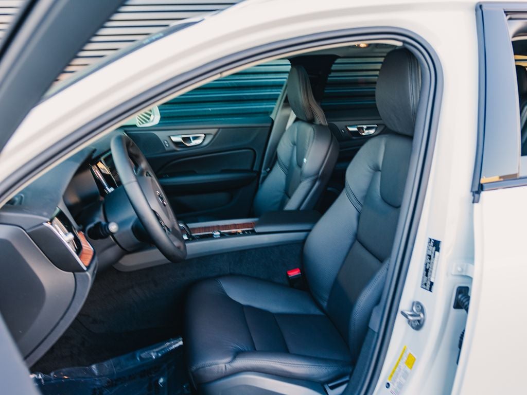 2025 Volvo V60 Cross Country B5 Plus