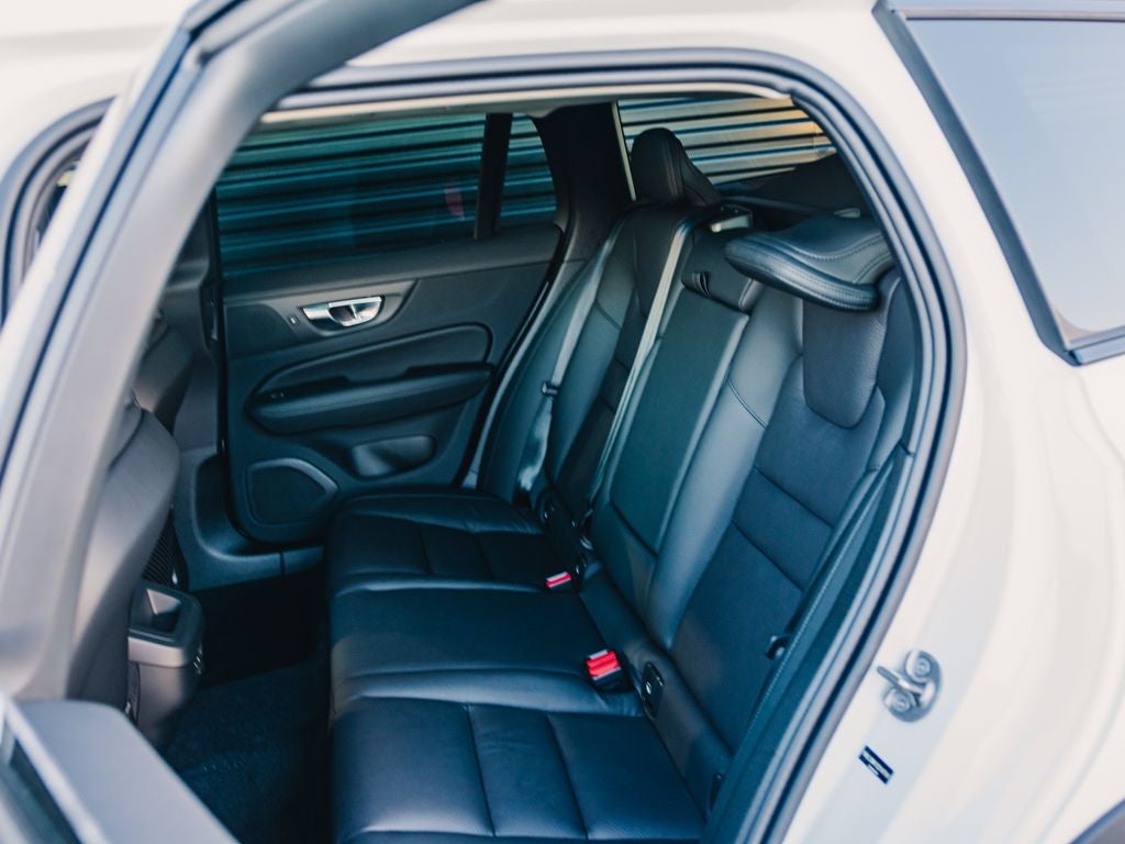 2025 Volvo V60 Cross Country B5 Plus