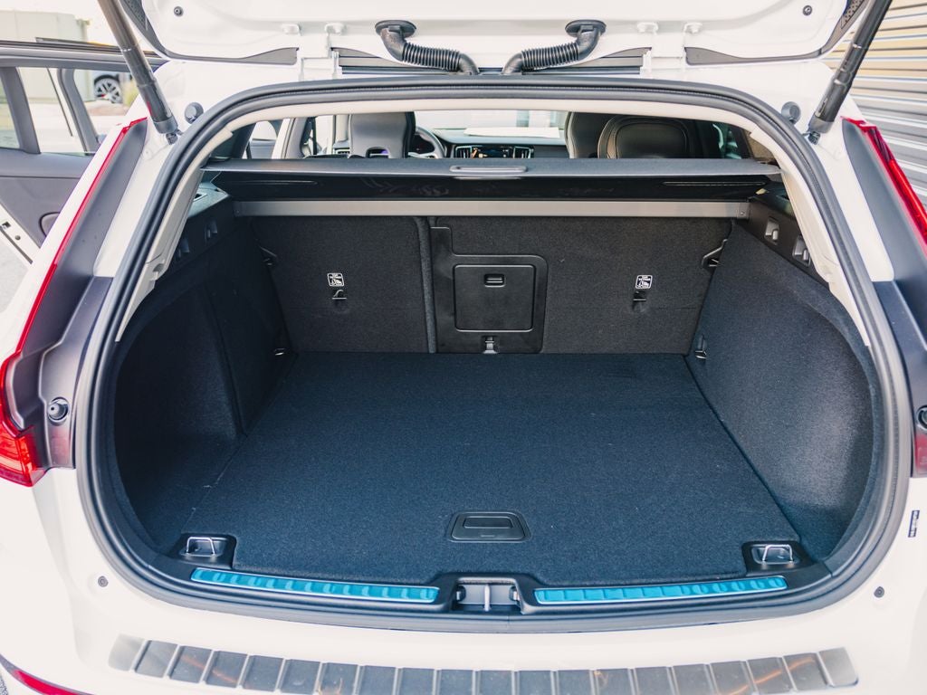 2025 Volvo V60 Cross Country B5 Plus