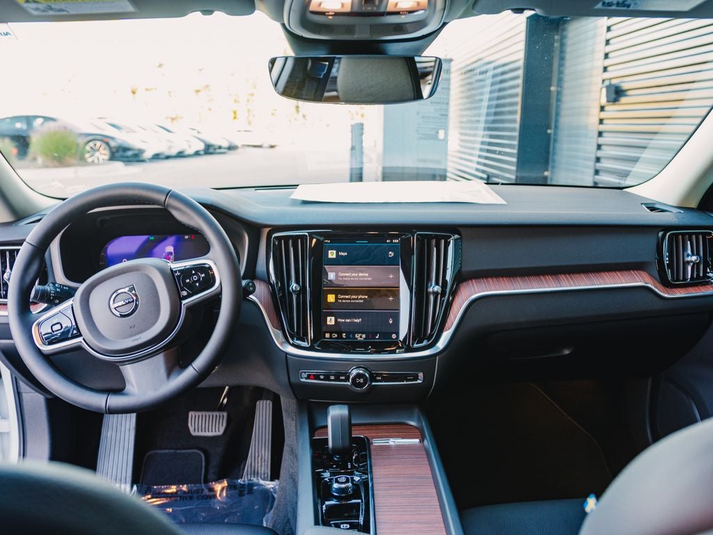 2025 Volvo V60 Cross Country B5 Plus