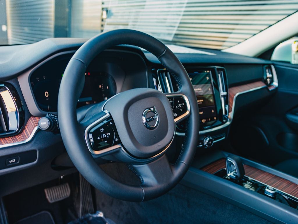 2025 Volvo V60 Cross Country B5 Plus