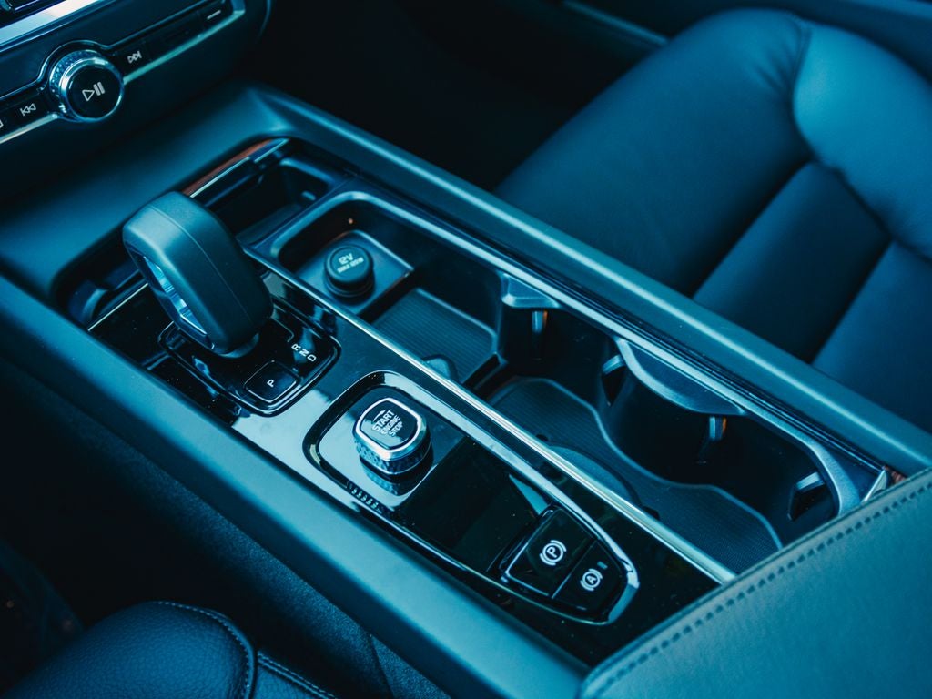 2025 Volvo V60 Cross Country B5 Plus