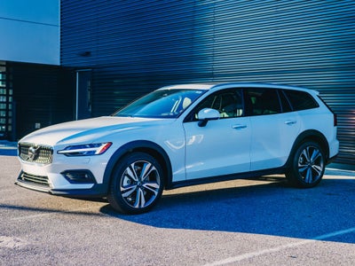 2025 Volvo V60 Cross Country B5 Plus