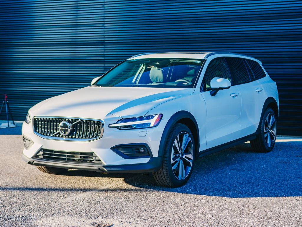 2025 Volvo V60 Cross Country B5 Plus