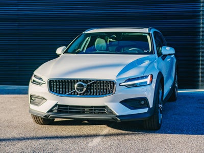 2025 Volvo V60 Cross Country B5 Plus