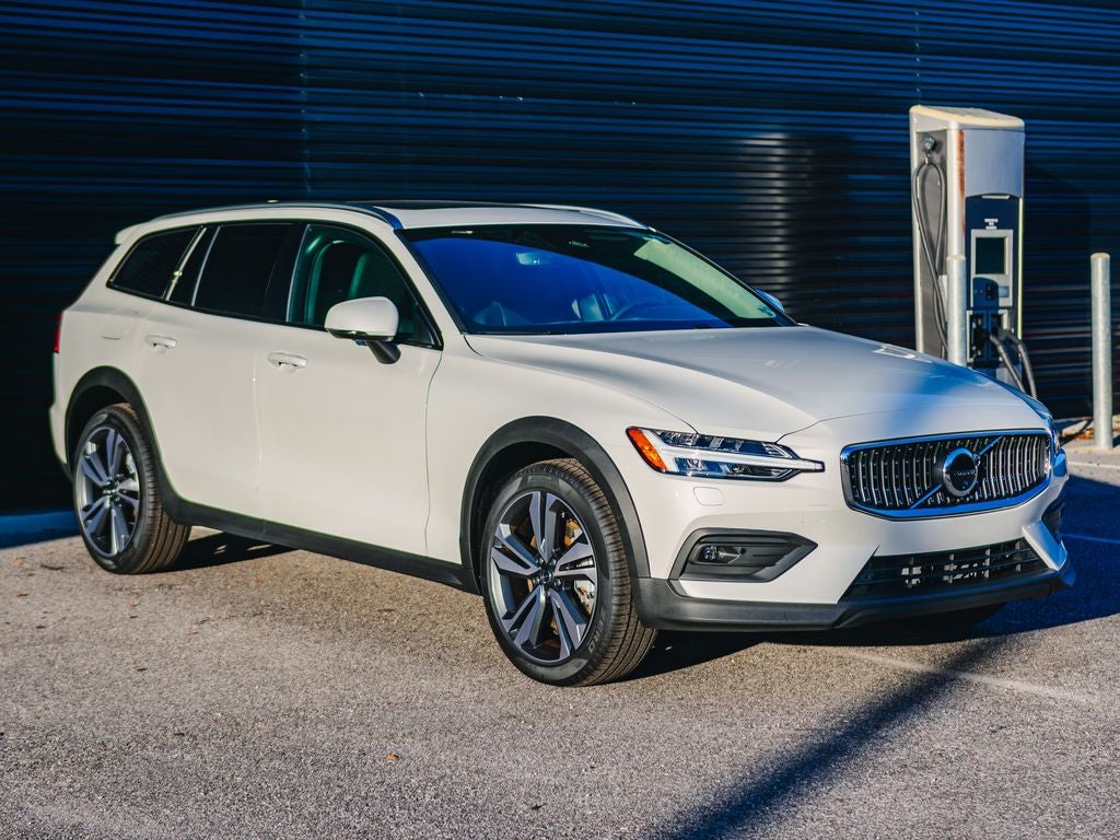2025 Volvo V60 Cross Country B5 Plus