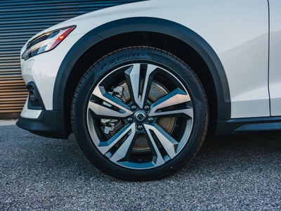 2025 Volvo V60 Cross Country B5 Plus