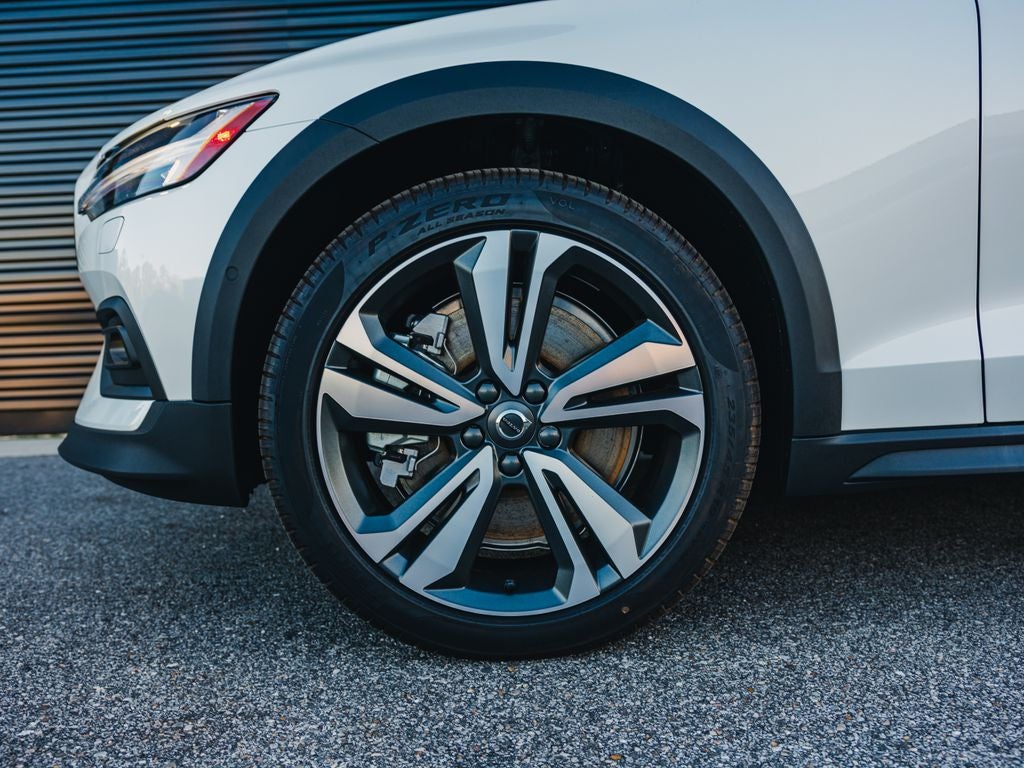 2025 Volvo V60 Cross Country B5 Plus