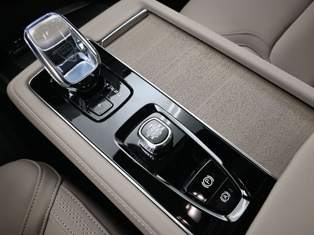 2026 Volvo XC90 B5 Plus