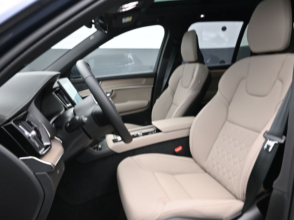 2026 Volvo XC90 B5 Plus