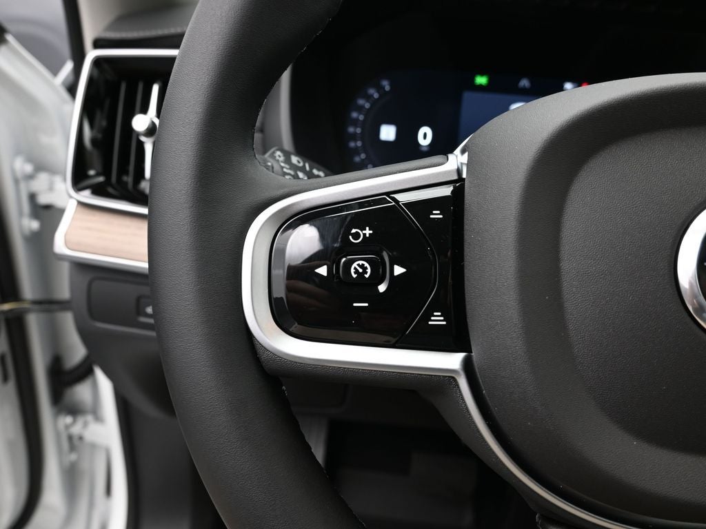 2026 Volvo XC90 B5 Plus