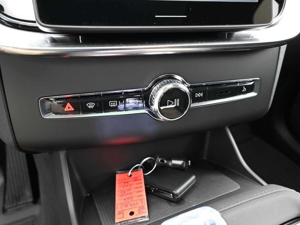 2026 Volvo XC90 B5 Plus