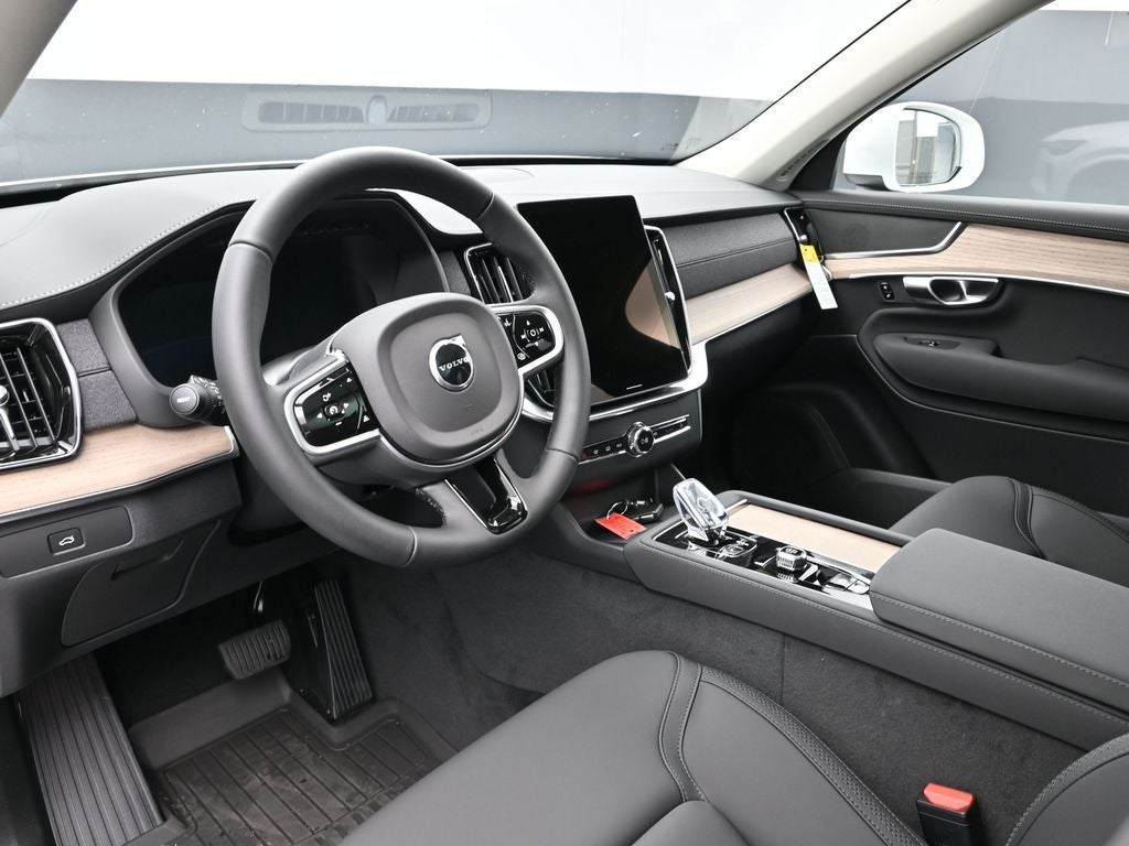 2026 Volvo XC90 B5 Plus