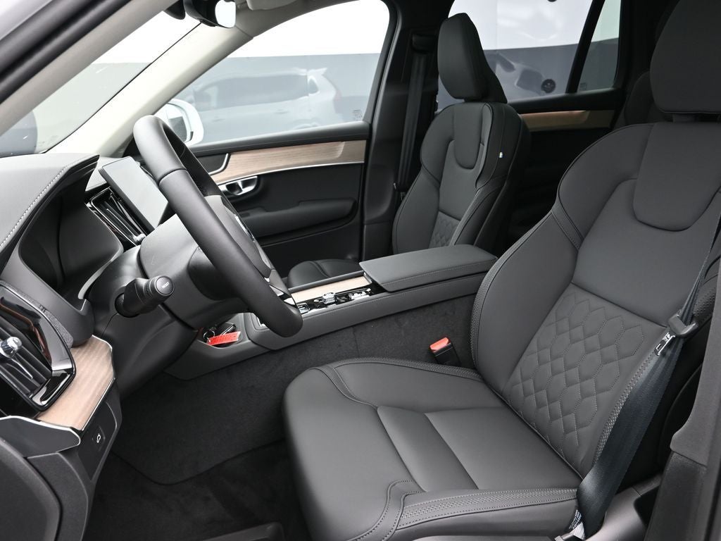 2026 Volvo XC90 B5 Plus