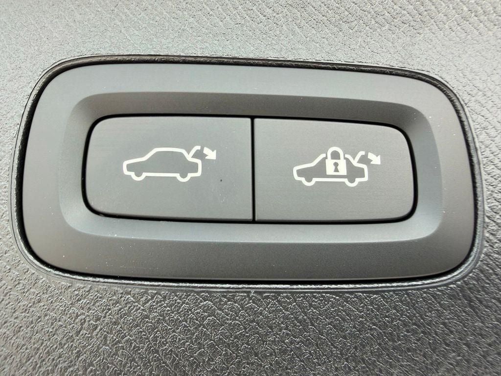2026 Volvo XC90 B5 Core