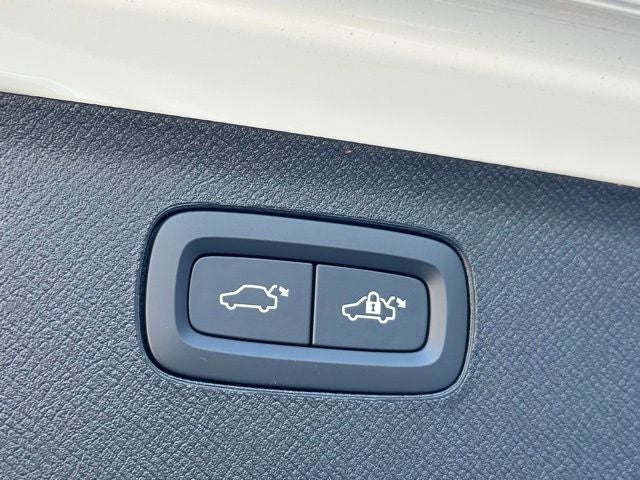 2026 Volvo XC90 B5 Core