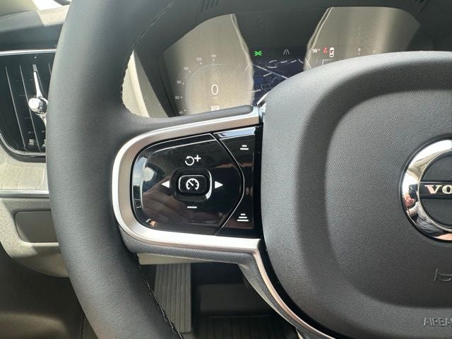 2025 Volvo XC60 B5 Plus