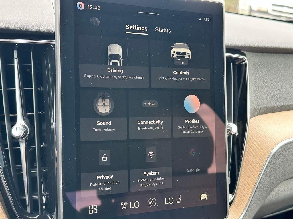 2026 Volvo XC60 B5 Plus