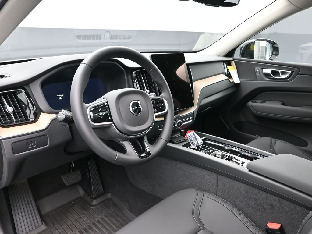 2026 Volvo XC60 B5 Plus