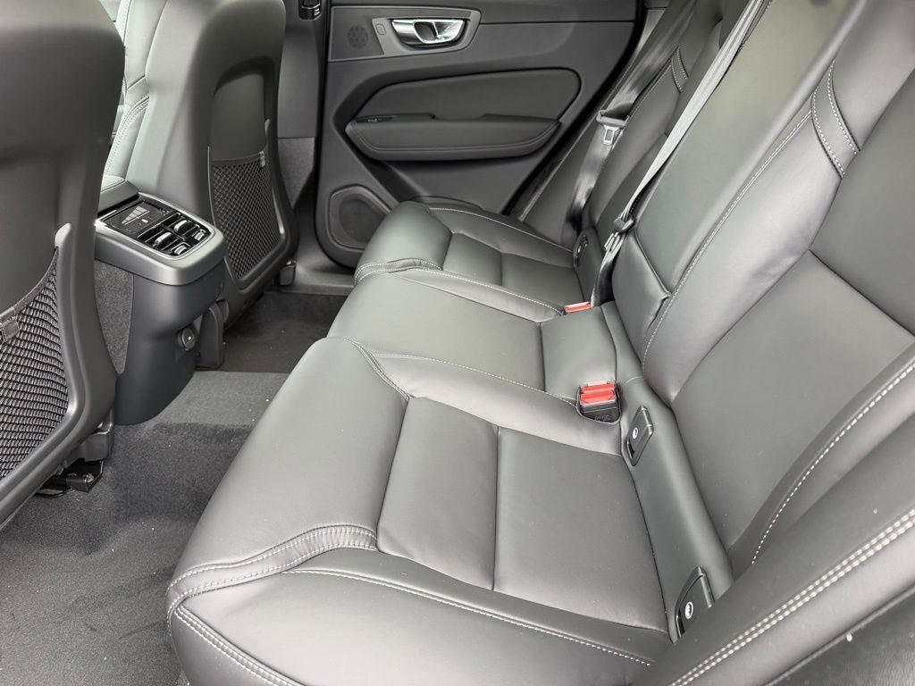 2026 Volvo XC60 B5 Ultra Black Edition