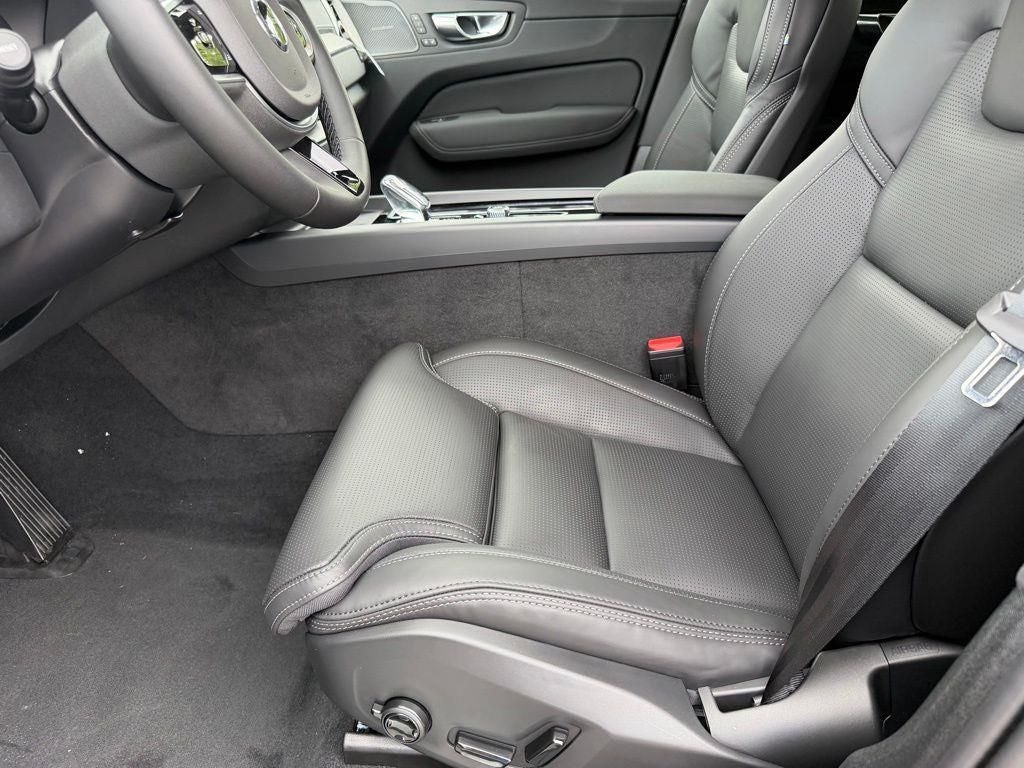 2026 Volvo XC60 B5 Ultra Black Edition