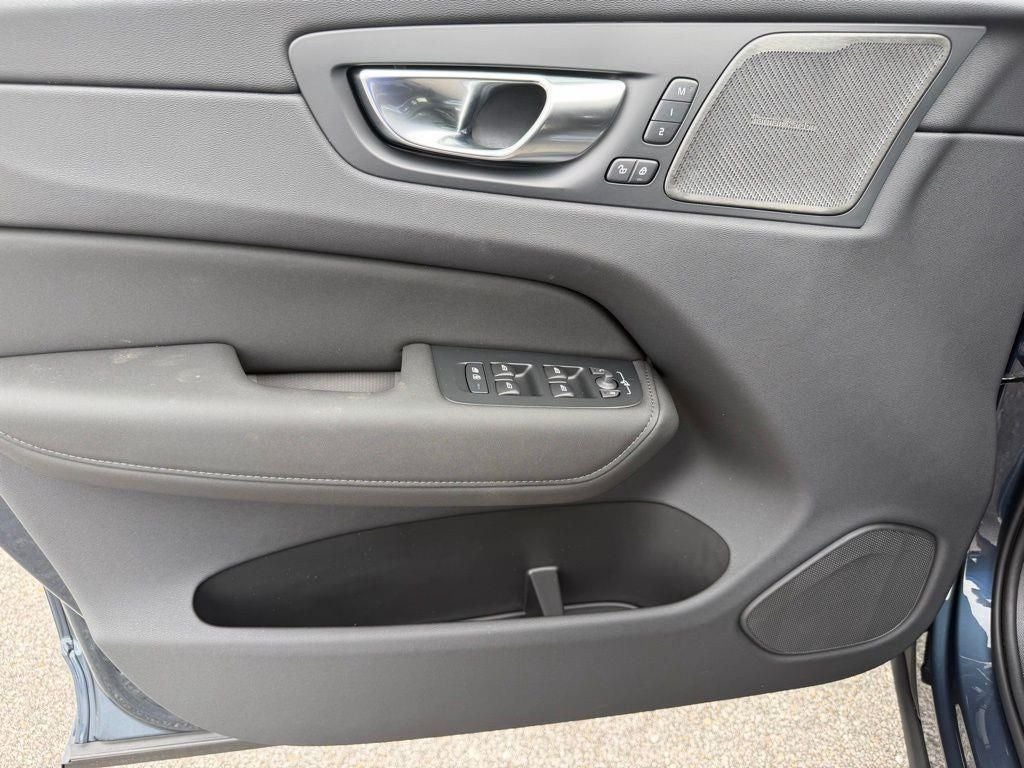 2026 Volvo XC60 B5 Ultra Black Edition