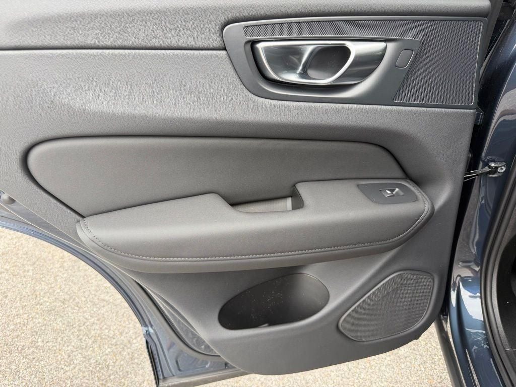 2026 Volvo XC60 B5 Ultra Black Edition
