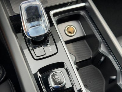 2026 Volvo XC60 B5 Ultra Black Edition
