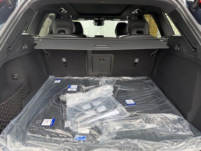 2026 Volvo XC60 B5 Ultra Black Edition