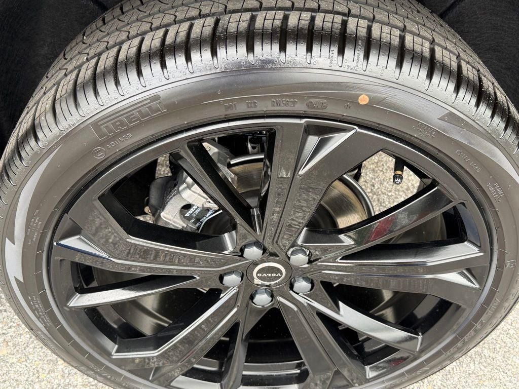 2026 Volvo XC60 B5 Ultra Black Edition