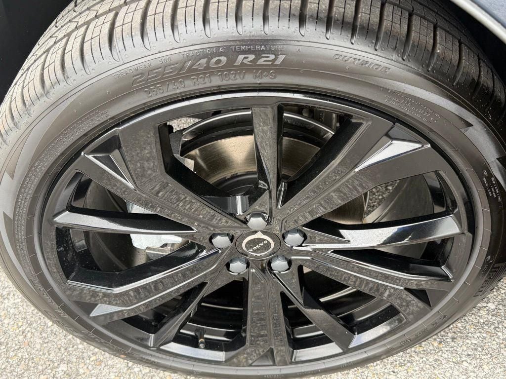 2026 Volvo XC60 B5 Ultra Black Edition