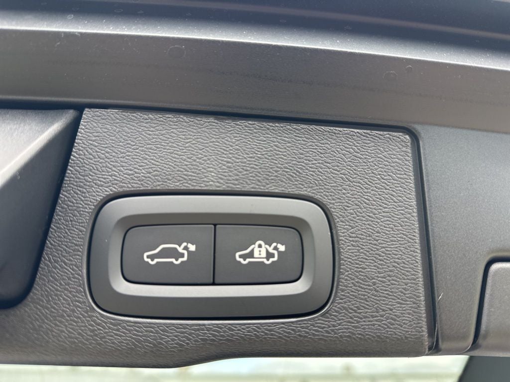 2026 Volvo XC60 B5 Core