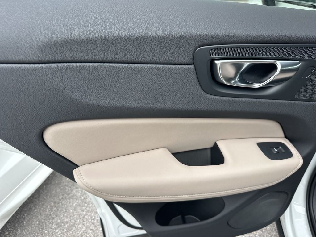 2026 Volvo XC60 B5 Core