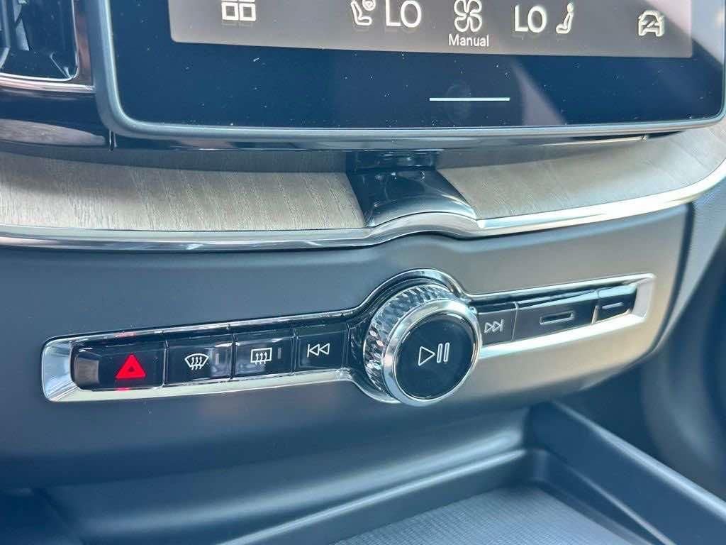 2026 Volvo XC60 B5 Core