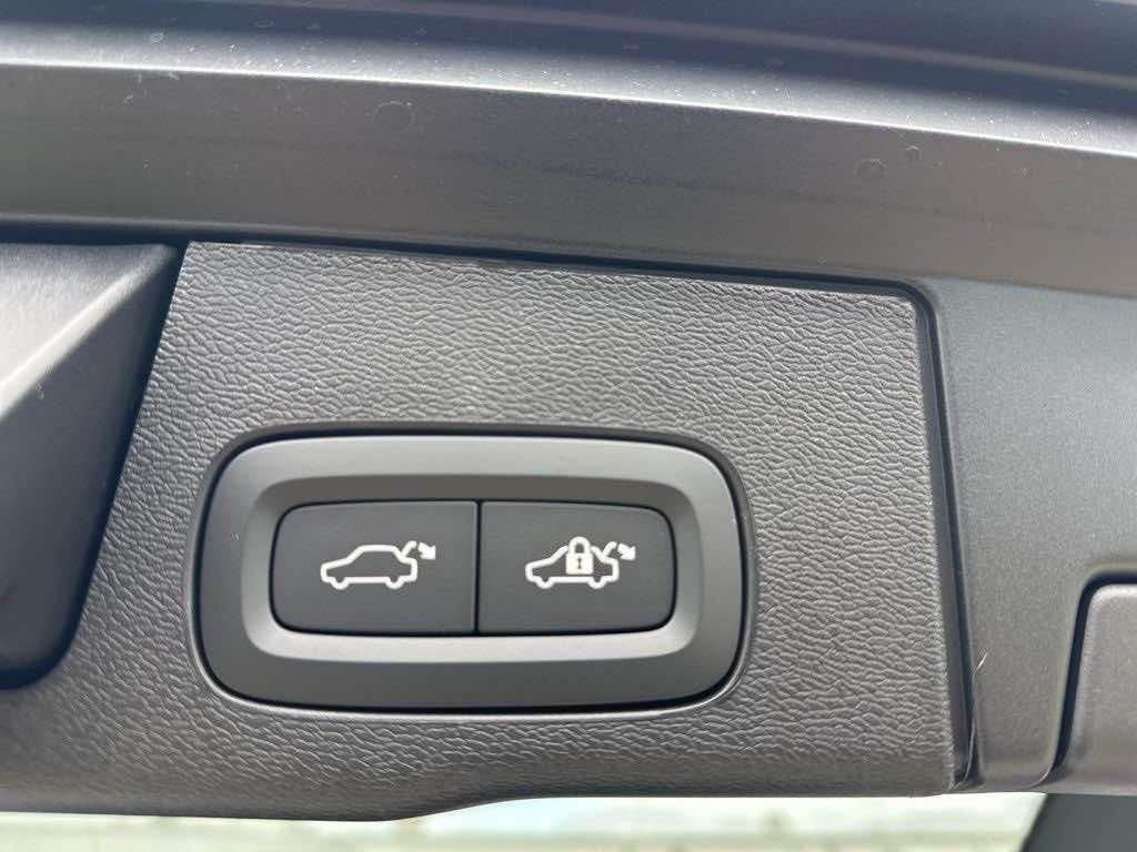 2026 Volvo XC60 B5 Core