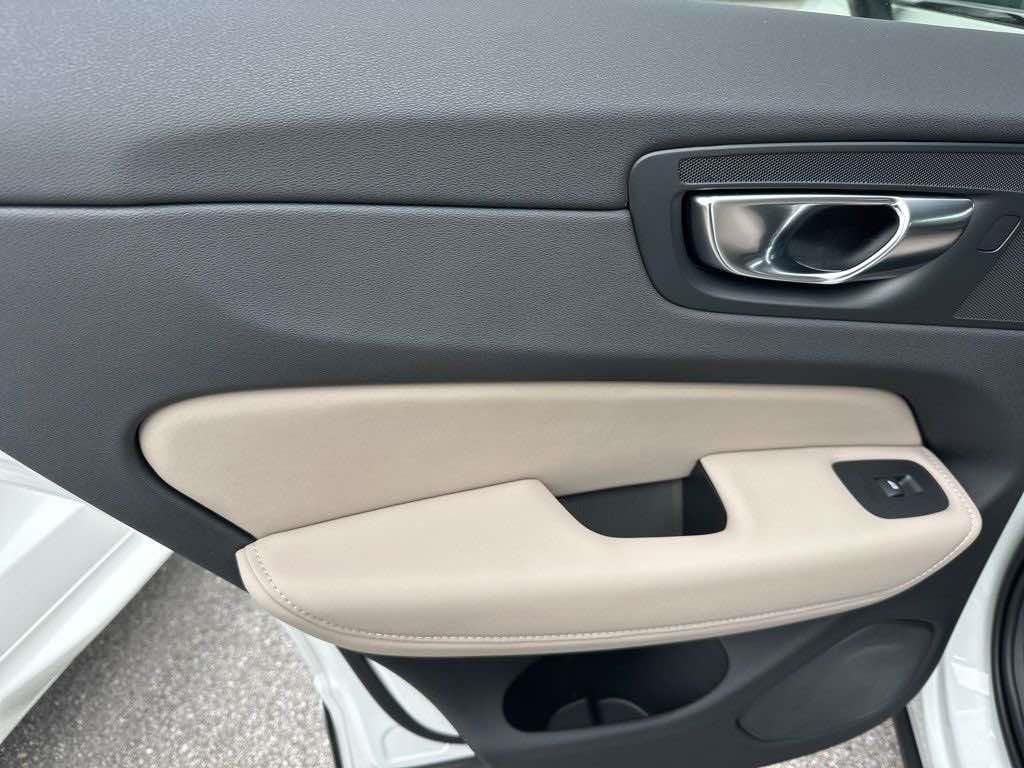 2026 Volvo XC60 B5 Core