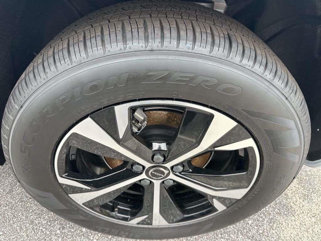 2026 Volvo XC60 B5 Core