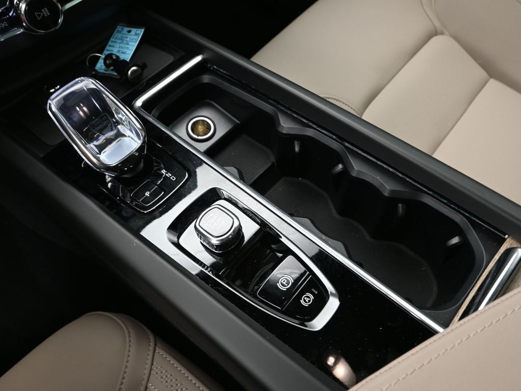 2026 Volvo XC60 B5 Core