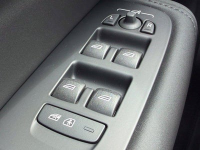2027 Volvo XC60 B5 Plus