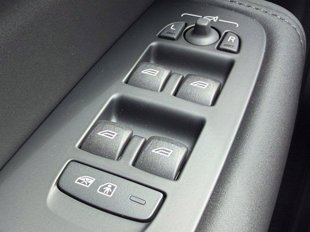 2027 Volvo XC60 B5 Plus