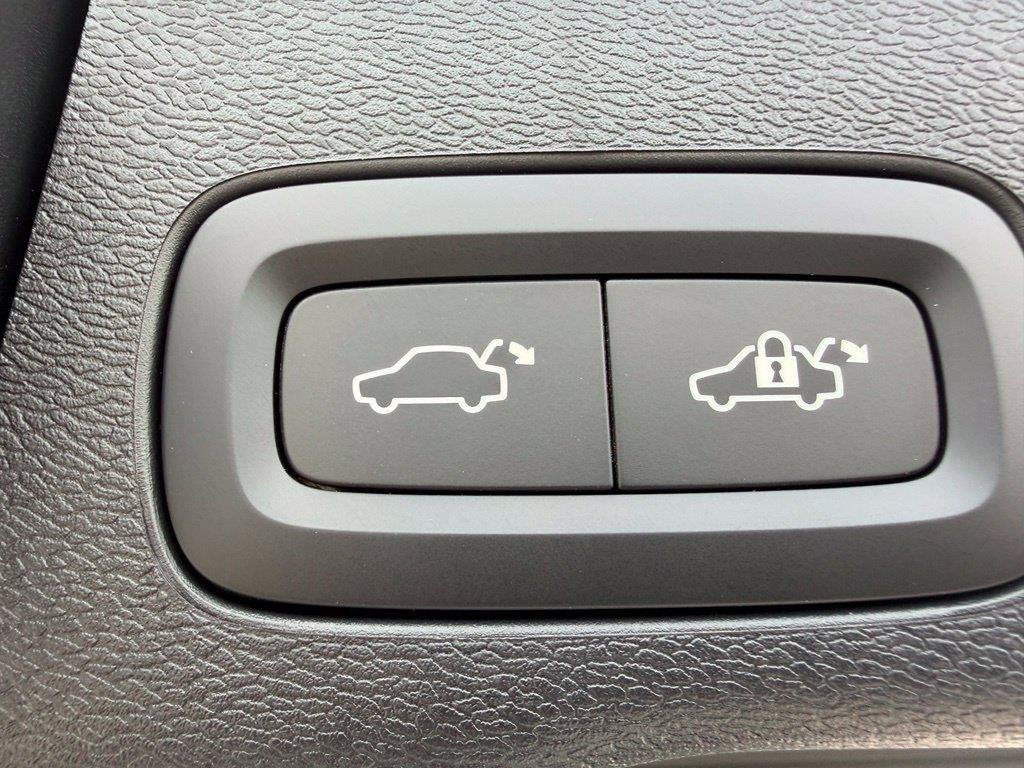 2027 Volvo XC60 B5 Plus