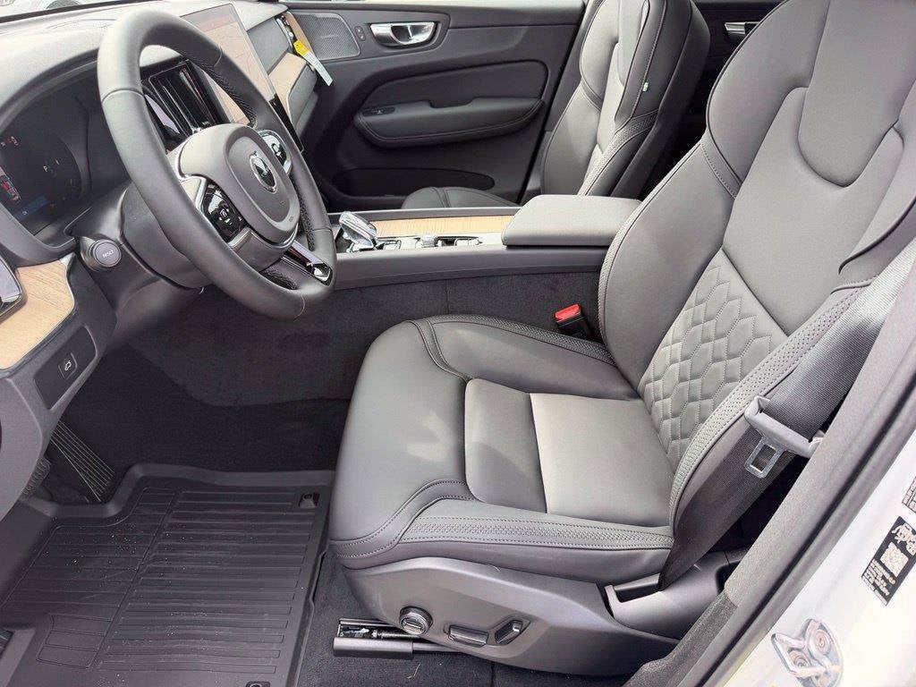 2027 Volvo XC60 B5 Plus