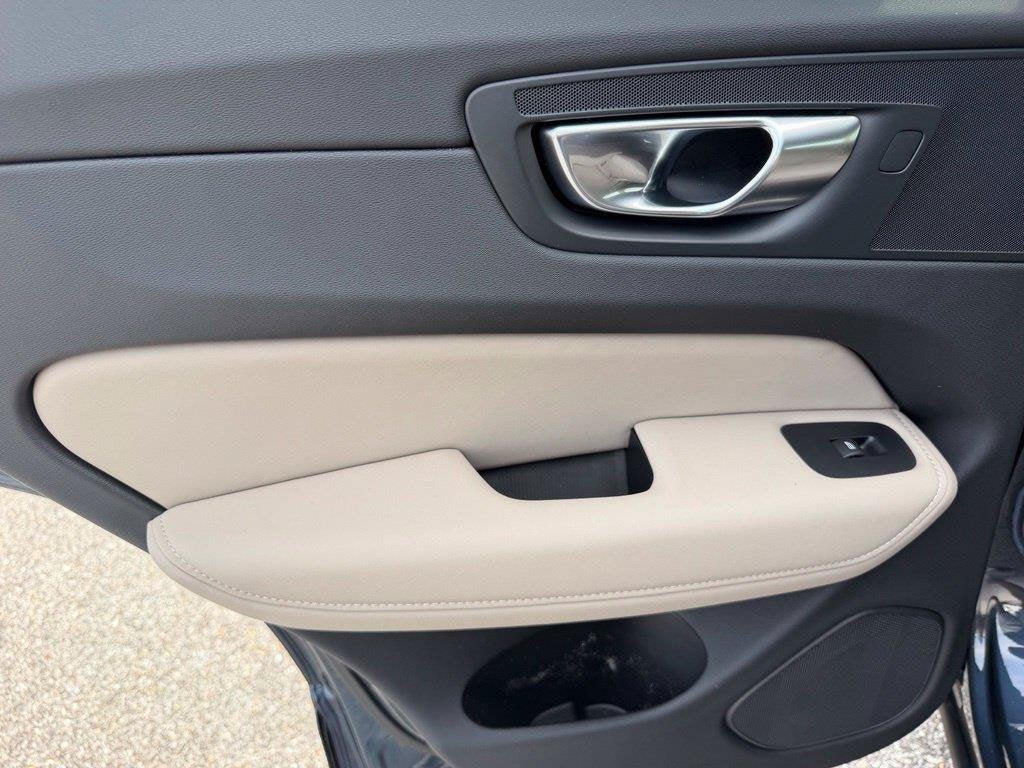 2027 Volvo XC60 B5 Plus
