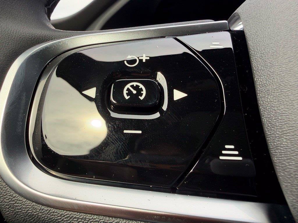 2027 Volvo XC60 B5 Plus