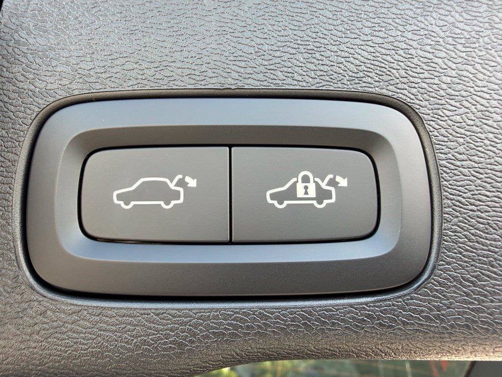 2027 Volvo XC60 B5 Core