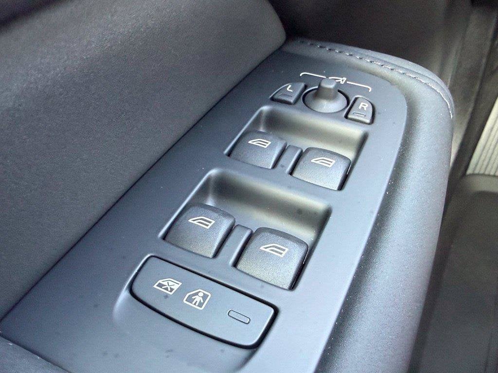 2027 Volvo XC60 B5 Core