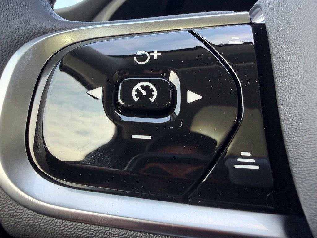 2027 Volvo XC60 B5 Core